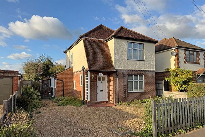 3 Bedroom Detached House For Sale In Furze Lane, Godalming, GU7