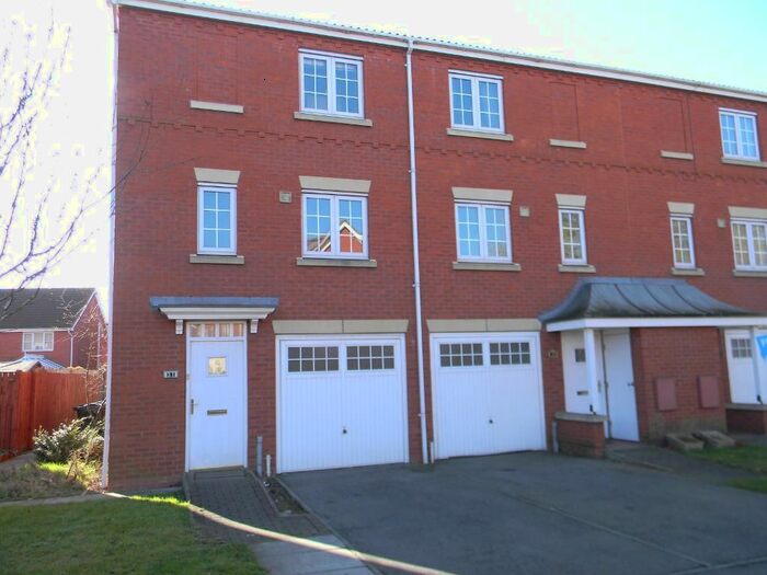 3 Bedroom Town House To Rent In The Willows, Hull HU7