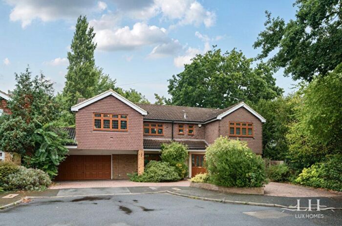 5 Bedroom Detached House For Sale In Yevele Way, Emerson Park, RM11