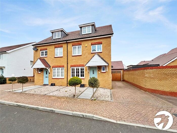 4 Bedroom Semi-Detached House To Rent In Chinon Grove, Rochester, Kent, ME2