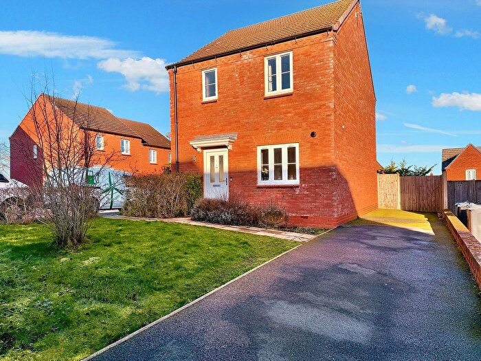 3 Bedroom Detached House For Sale In Muscott Close, Flore, Northamptonshire, NN7