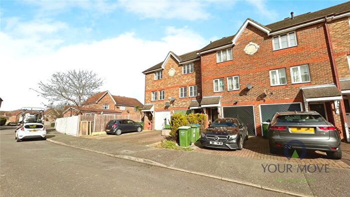 3 Bedroom Detached House To Rent In Fairway Drive, London, SE28