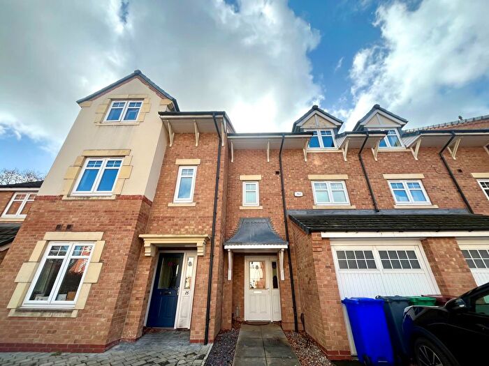 4 Bedroom Town House To Rent In Cedarwood Close, Manchester, M22