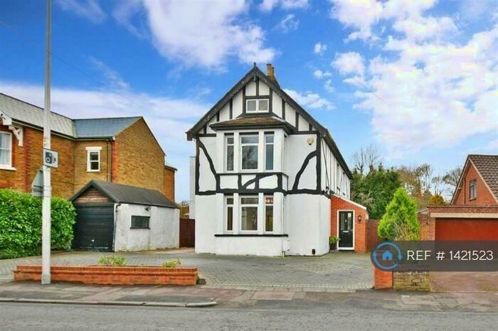 4 Bedroom Detached House To Rent In Walderslade Road, Chatham, ME4