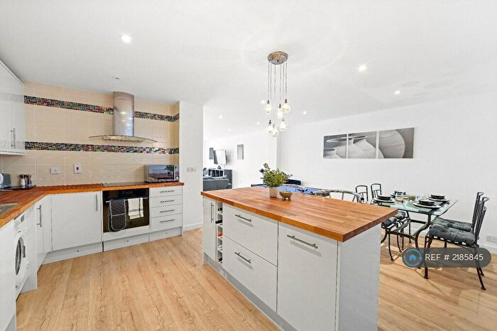 2 Bedroom Flat To Rent In Hood Point, London, SE16