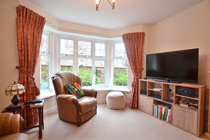 2 Bedroom Flat For Sale In Sycamore Grange, Branksomewood Road, Fleet, GU51