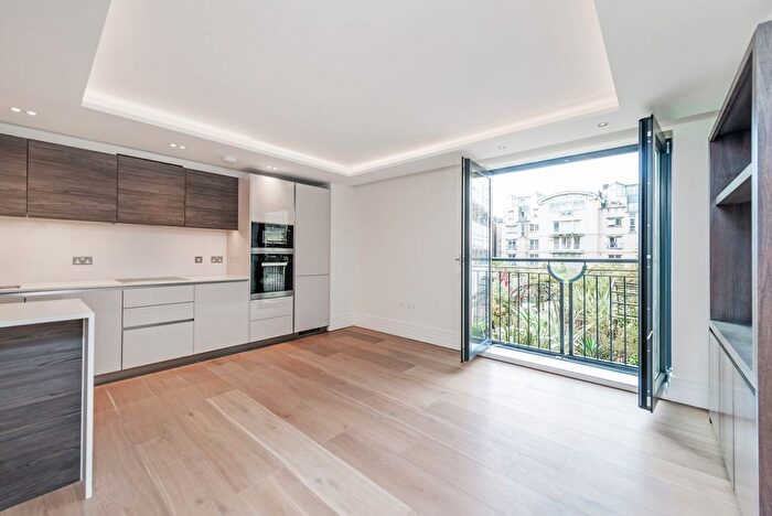 2 Bedroom Flat To Rent In Kensington Garden Square, Bayswater, London, W2