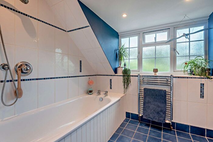 4 Bedroom Detached House For Sale In Botany Hill, The Sands, Farnham, Surrey, GU10