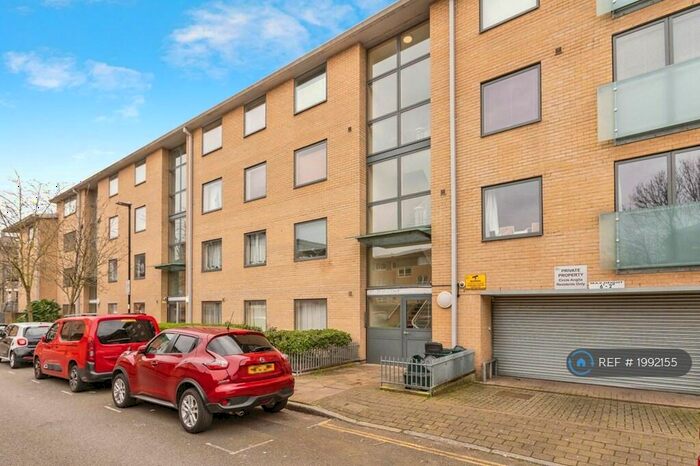 2 Bedroom Flat To Rent In Athol Court, London, N4