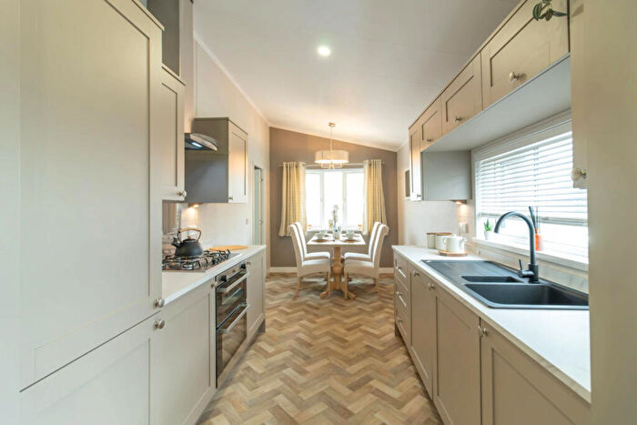 2 Bedroom Park Home For Sale In Oakham, Rutland, LE15