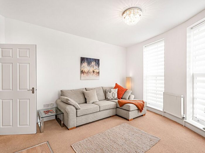2 Bedroom Flat To Rent In Walfords Close, Old Harlow, CM17