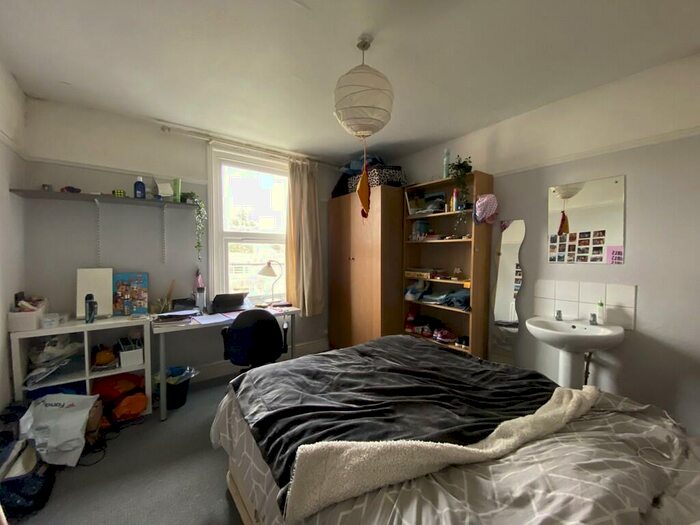 7 Bedroom Semi-Detached House To Rent In Richmond Gardens, SO17
