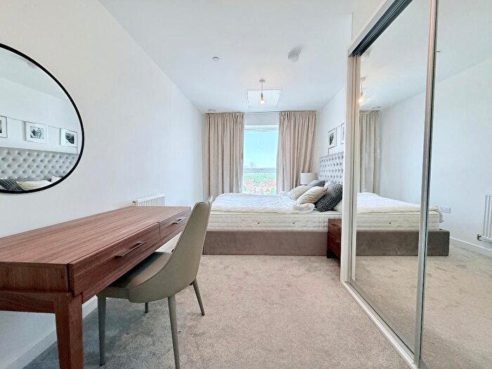 1 Bedroom Flat To Rent In Tabbard Apartments, East Acton, London, W3