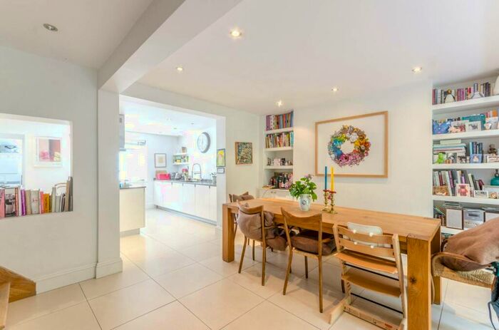 3 Bedroom Terraced House To Rent In Devonia Road, Islington, London, N1