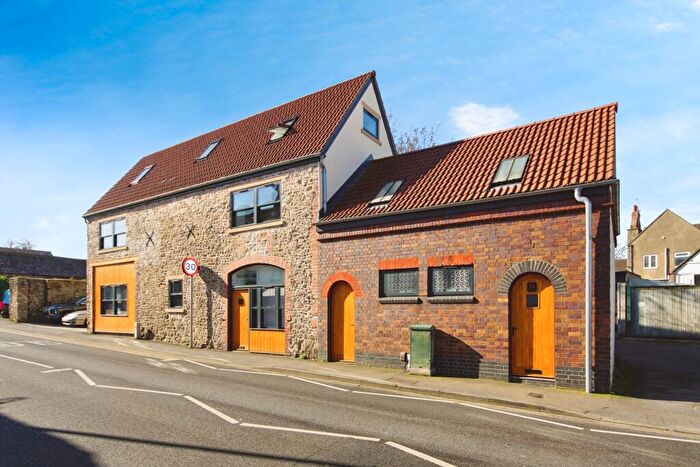 2 Bedroom Flat To Rent In Quaker Lane, Thornbury, Bristol, BS35