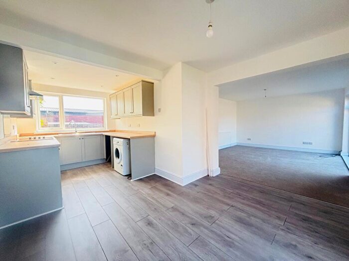 4 Bedroom Semi-Detached House To Rent In Broadstairs Court, Sunderland, SR4