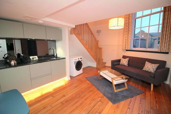 1 Bedroom Flat To Rent In Flat, Mcdonald Road, Edinburgh, EH7