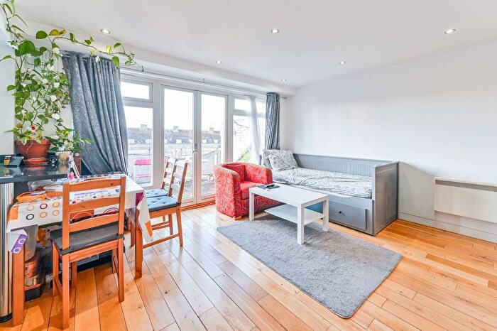 1 Bedroom Flat For Sale In Purchese Street, Mornington Crescent, London, NW1