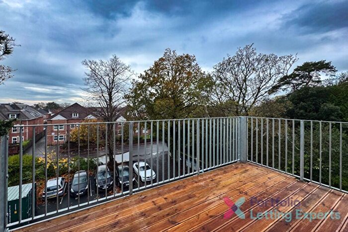 2 Bedroom Flat To Rent In Professional Couples! Double Bedroom Flat With Large Balcony And Off-Road Parking! - Richmond Park Road, BH8