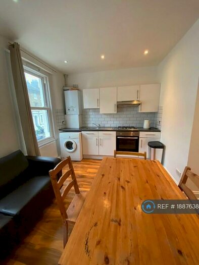 4 Bedroom Penthouse To Rent In Flaxman Rd, Brixton Camberwell, Oval, Elephant & Castle, SE5