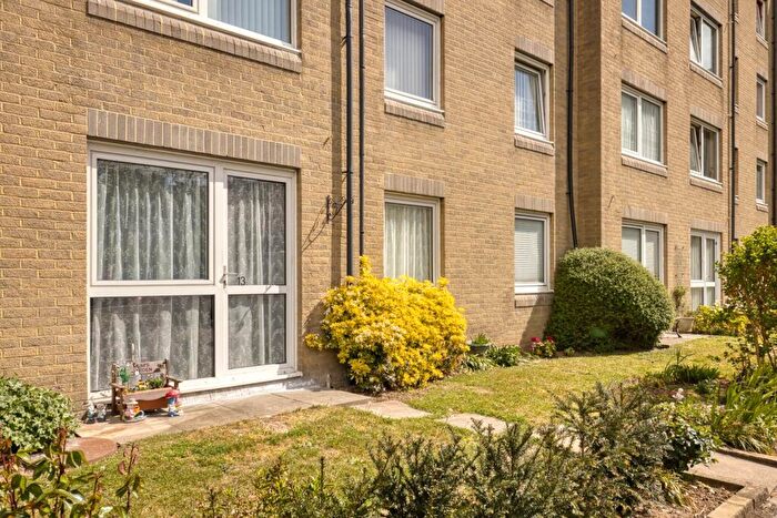 1 Bedroom Flat For Sale In Wellington Crescent, Ramsgate, CT11