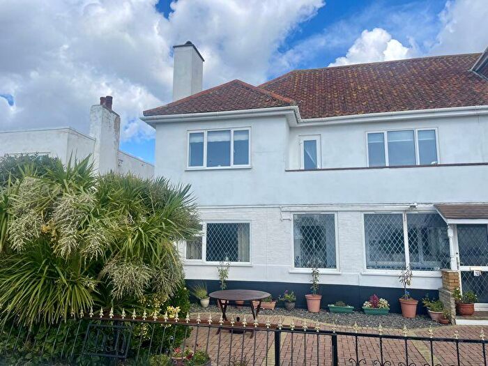 3 Bedroom Flat To Rent In Bembridge Drive, Hayling Island., PO11