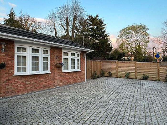 1 Bedroom Flat To Rent In Eton Road, Datchet, SL3