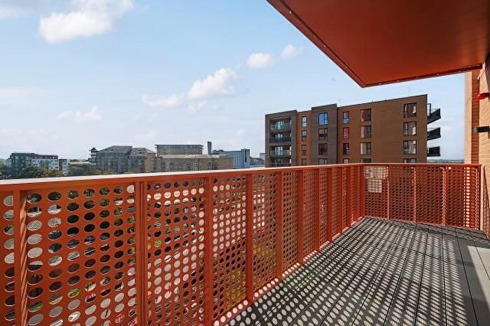 1 Bedroom Flat To Rent In New Road Triangle, Feltham, TW14