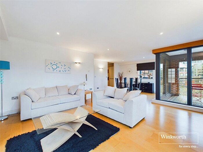 2 Bedroom Flat To Rent In St James Wharf, Forbury Road, Reading, Berkshire, RG1