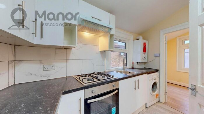 2 Bedroom Flat To Rent In Green Street, Forest Gate, E7