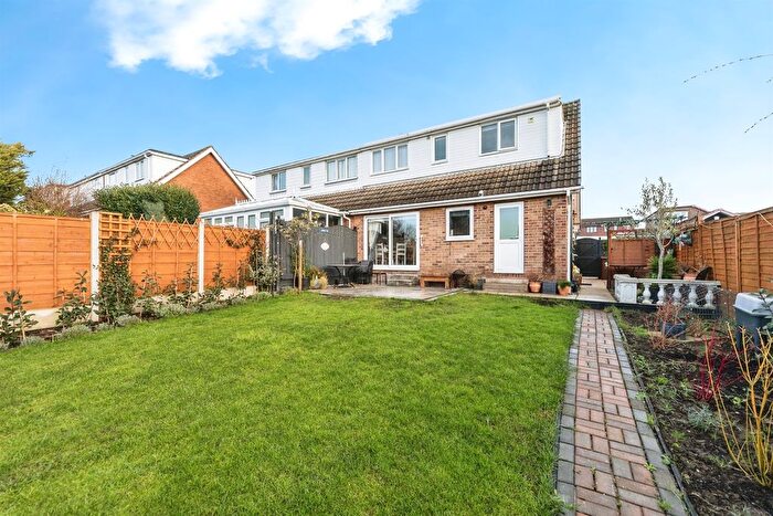 3 Bedroom Semi-detached House For Sale In Larks Hill, Pontefract, WF8