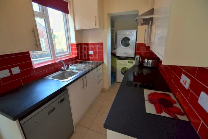 4 Bedroom Semi-Detached House To Rent In Stanfell Road, Leicester, LE2