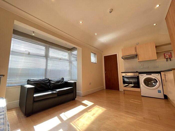 Studio To Rent In Woodville Road, Cathays, Cardiff, CF24