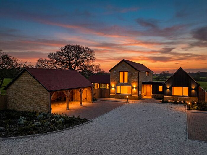 4 Bedroom Detached House For Sale In Kennel Lane, Harpenden, AL5