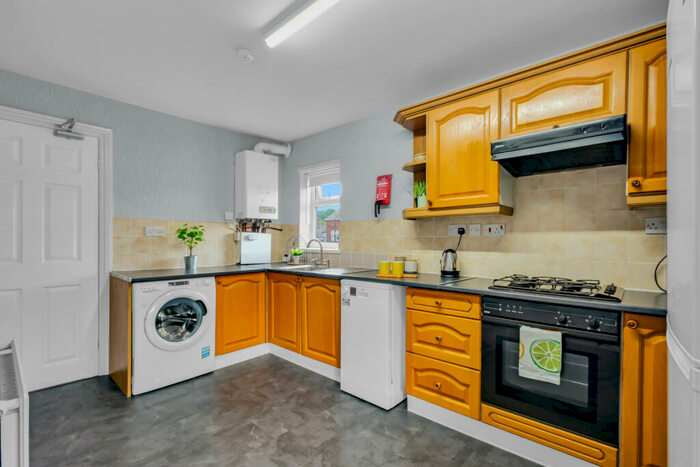 1 Bedroom Flat To Rent In Hyde Park Road, Leeds, LS6