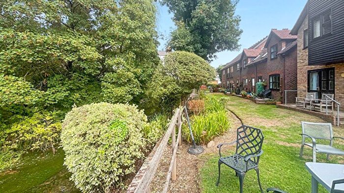 2 Bedroom Flat For Sale In Clarendon Mews, Bexley Village, Kent, DA5