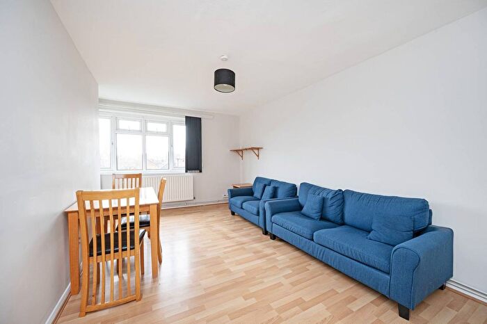 3 Bedroom Flat To Rent In Ernest Street, Mile End, London, E1