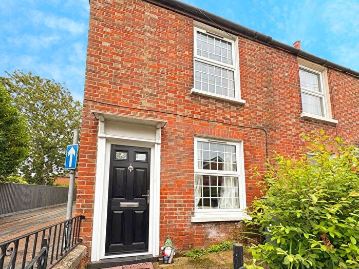 2 Bedroom Semi-Detached House To Rent In Castle Road, Newport, PO30