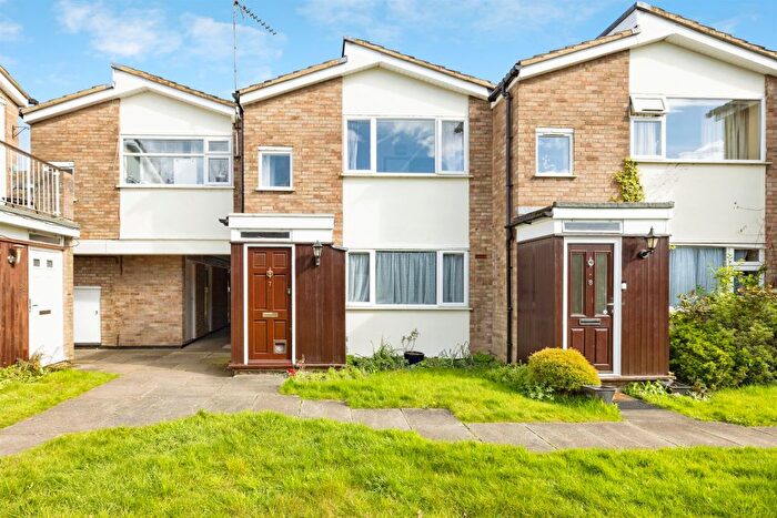 1 Bedroom Maisonette For Sale In The Larches, Bushey, WD23