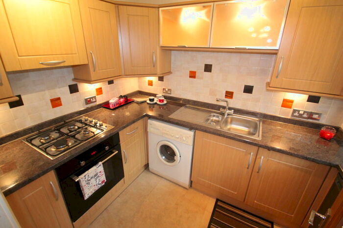 2 Bedroom Flat To Rent In Auldhouse Court, Eastwood, G43