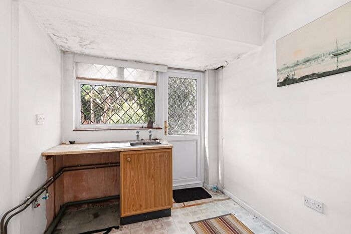 3 Bedroom Detached House For Sale In Laleham Road, Staines-Upon-Thames, TW18