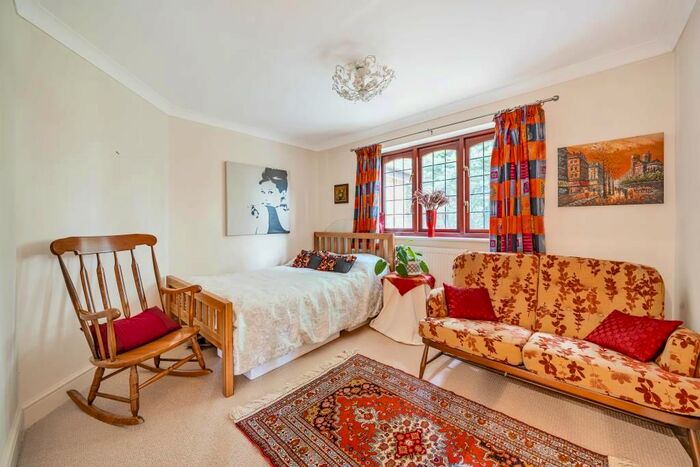 5 Bedroom Detached House For Sale In Maidenhead, Berkshire, SL6