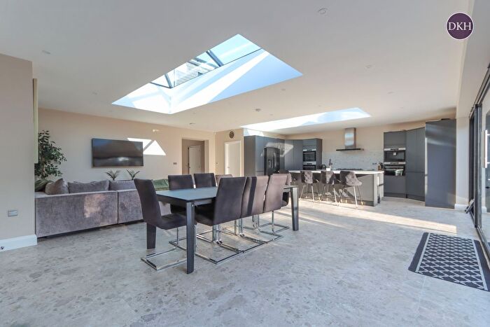 4 Bedroom Detached House For Sale In Harthall Lane, Kings Langley, Hertfordshire, WD4