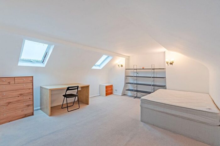 4 Bedroom Flat To Rent In Harrow Road, Kensal Green, NW10