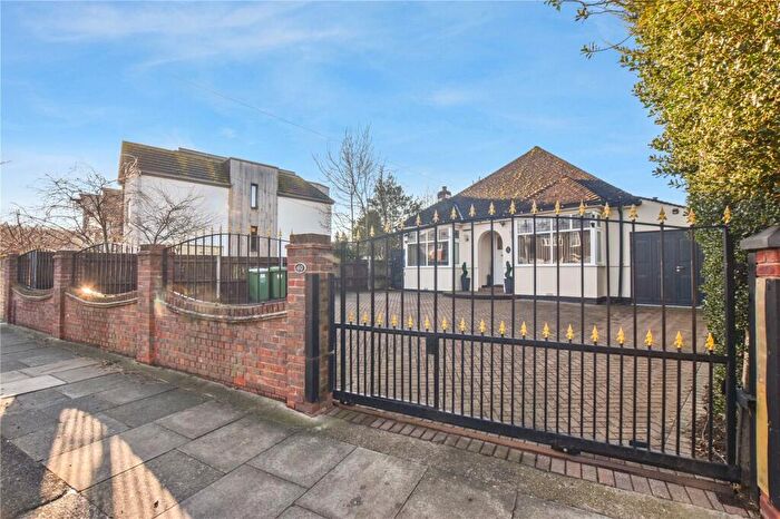 3 Bedroom Bungalow For Sale In Baldwyns Park, Bexley, Kent, DA5
