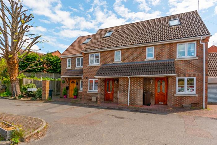 3 Bedroom Terraced House To Rent In Waverley Road, St. Albans, AL3