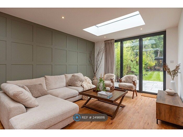 2 Bedroom Flat To Rent In Friern Park, London, N12