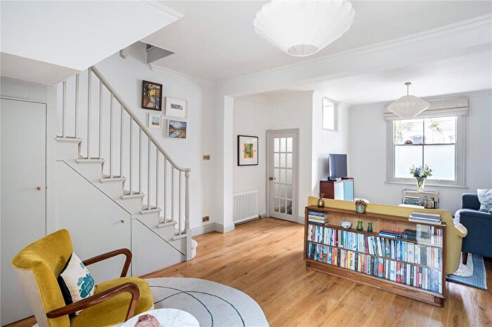 3 Bedroom End Of Terrace House For Sale In Appleby Road, Hackney, London, E8 - Photo 3