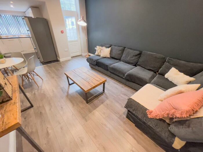 6 Bedroom Terraced House To Rent In Romer Road, L6