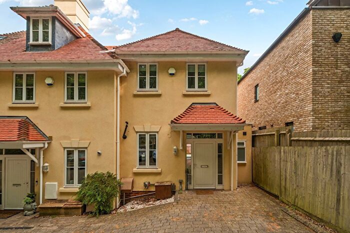 2 Bedroom End Of Terrace House For Sale In Chilbolton Avenue, Winchester, Hampshire, SO22